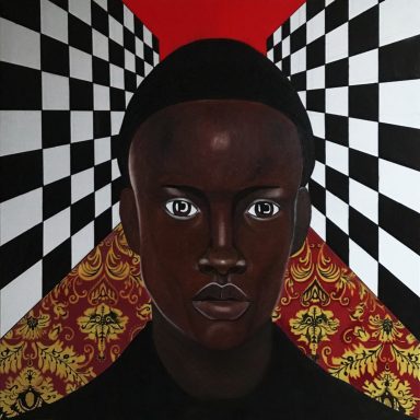 Ikaros Portrait masculin accompagné d’un damier noir et blanc et d’un textile rouge et or, peinture de Tara Shakti.