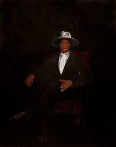 Présence Homme malgache assis dans un fauteuil rouge, vêtu d’un costume noir et d’un chapeau clair sur fond sombre, peinture de Tara Shakti.